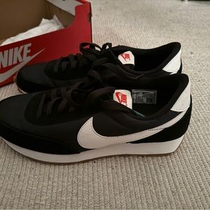 Nike Daybreak Women’s Sneakers